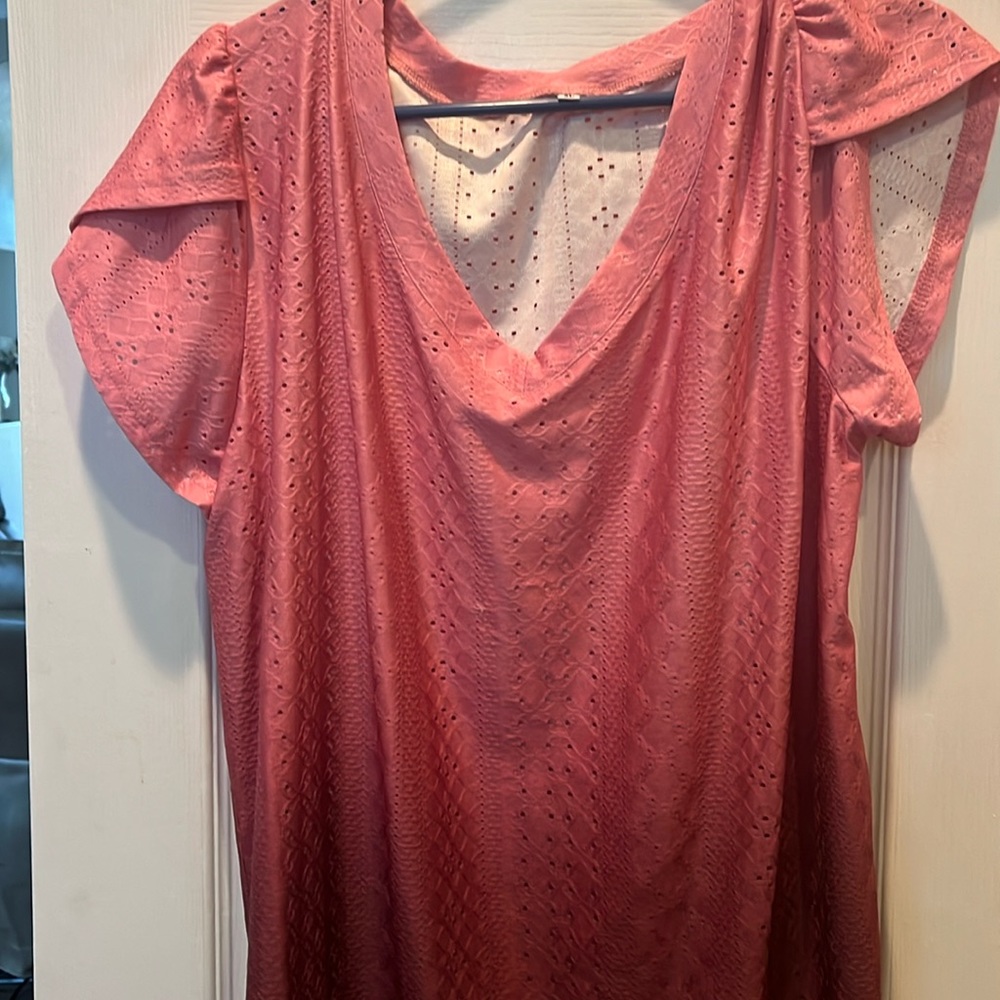 Pink ombré v-neck shirt